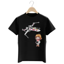 Cartoon SD Luke Skywalker Kinderjongen T-shirt “Cartoon SD Luke Skywalker en X-Wing Mini Drone” – Star Wars parodie