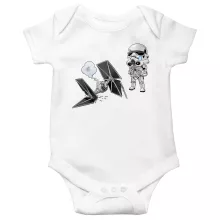 Body bébé Caricature SD Stormtrooper « Drone Mania : Le cadeau d'anniversaire d'un Stormtrooper » – Parodie Star Wars