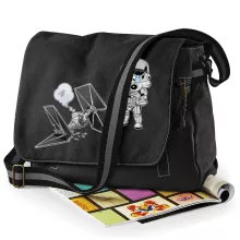 Sac à bandoulière Caricature SD Stormtrooper « Drone Mania : Le cadeau d'anniversaire d'un Stormtrooper » – Parodie Star Wars