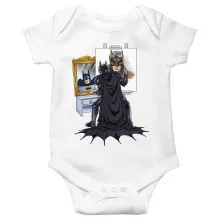 Batman The Dark Knight Baby Strampler “Batman (Rockbell Self Portrait style)” – Parodie auf Batman