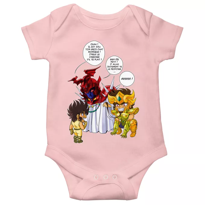 Body bébé manches courtes (Filles) Parodie Saint Seiya Un gros chat sauvage en laisse ! - Aiolia chevalier d'or du Lion face au Grand Pope