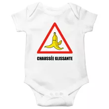 Body bébé La banane « Chaussée glissante ! » – Parodie Mario Kart