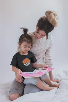 Pikachu Flickor barnens T-shirts “Poké ball” – Parodi Pokémon