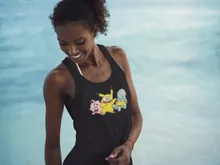 Débardeur Femme Bob « Une troupe de joyeux Cosplayers » – Parodie Pokémon
