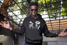 Sweat à capuche Clad « Prétentieux !! » – Parodie Final Fantasy VII