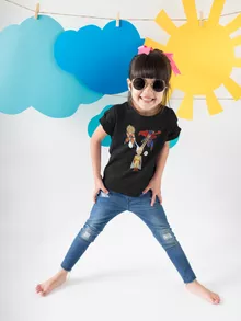 Saitama T-shirts kinderen meisjes “Saitama, Son Goku en Superman” – One-Punch Man parodie