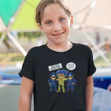 T-shirt Enfant Fille Death Mask « L'affaire D.S.Mask ( Il affichait le visage de ses victimes sur les murs de son temple...) » – Parodie Saint Seiya