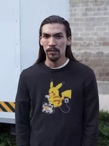 Pull Pikachu « En Charge... Ne pas déranger ! » – Parodie Pokémon