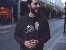 Sweat à capuche Caricature SD Stormtrooper « Drone Mania : Le cadeau d'anniversaire d'un Stormtrooper » – Parodie Star Wars