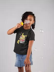 T-shirt Enfant Fille Pikachu « Stop à la Maltraitance animale !! » – Parodie Pokémon
