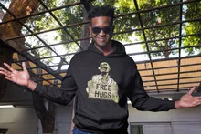 Walking Dead Zombie Kapshirt “Free Hugs” – The Walking Dead parodie