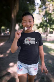 T-shirt Enfant Fille Pikachu « Une reconversion réussie... » – Parodie Pokémon