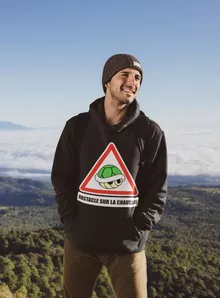 Sweat à capuche La carapace verte « Obstacle sur la chaussée ! » – Parodie Mario Kart
