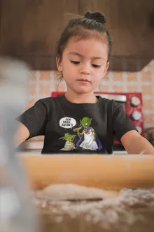 Yoda Mädchen Kinder T-Shirt “Yoda von Star Wars und Gott von DBZ” – Parodie auf Star Wars