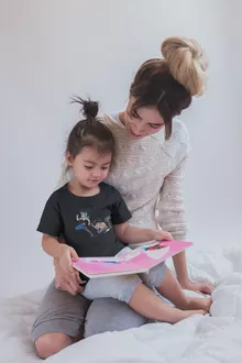 Muten-Roshi Mädchen Kinder T-Shirt “Muten-Roshi und Bulma” – Parodie auf Dragon Ball