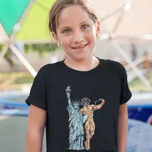 Camiseta Niña Eren Jaeger “Eren Jaeger e la estatua de la Libertad” – Parodia de Shingeki no Kyojin