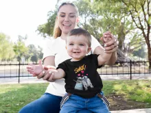 R2-D2 Baby's T-shirt “R2-D2 and a Dalek in Love” – Star Wars parody