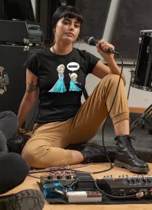 T-shirt Femme Elsa « Une Maman qui n'a pas froid aux yeux ! » – Parodie Super Mario