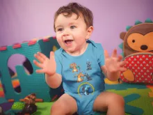Glurak Baby Strampler “Glurak, Mega Glurak X und Hades” – Parodie auf Pokémon