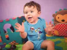 Body bébé Sacha « Un Mewtwo sauvage apparait... Ou pas! » – Parodie Pokémon