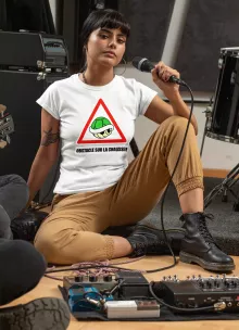 T-shirt Femme La carapace verte « Obstacle sur la chaussée ! » – Parodie Mario Kart