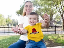 Yoshi VS Jurassic Park Baby T-shirt – Parodie auf Yoshi