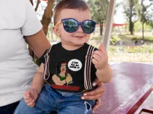 T-shirt bébé « C'est pas ma guerre !! » – Parodie Rambo