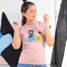 Maglietta da Donna Pikachu “Pikachu e Ash Ketchum” – Parodia dei Pokémon