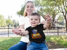 Baby T-shirt “Die Minions und die Simpson” – Parodie auf Minions