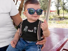 Cygnus Hyoga Baby T-shirt “Cygnus Hyoga and Aquarius Camus” – Parodie auf Saint Seiya