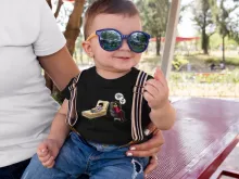 Tsubasa Ohzora Baby T-shirt – Parodie auf Captain Tsubasa
