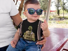Walking Dead Zombie Baby T-shirts “Free Hugs” – Parodi The Walking Dead