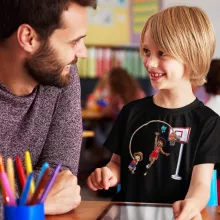 T-shirt Enfant Luffy « Le Roi des Pirates... et du Playground !! » – Parodie One Piece