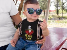 Jiren Baby T-shirt – Parodie auf Dragon Ball Super
